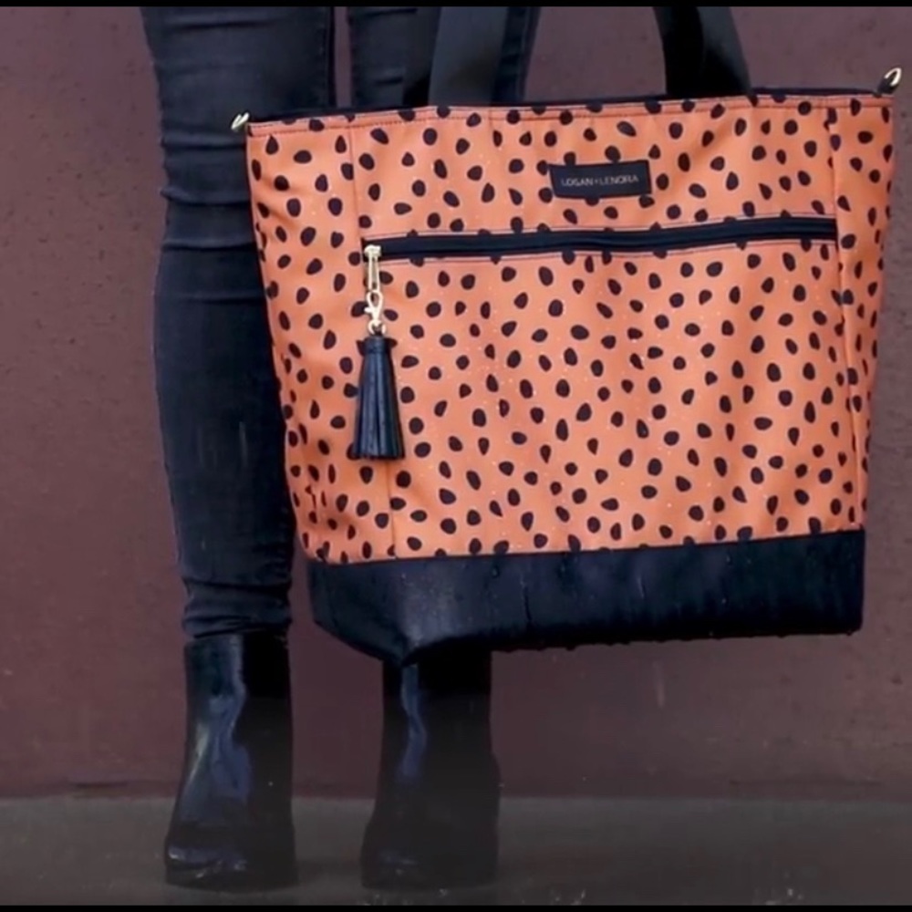 Logan+Lenora Daytripper Tote Meow Print w/Tassel